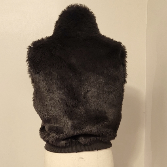 Faux Fur Vest - Picture 4 of 10